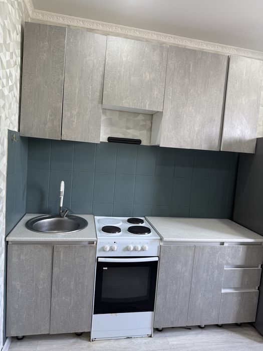 Продам кухонный гарнитур 2м + плита