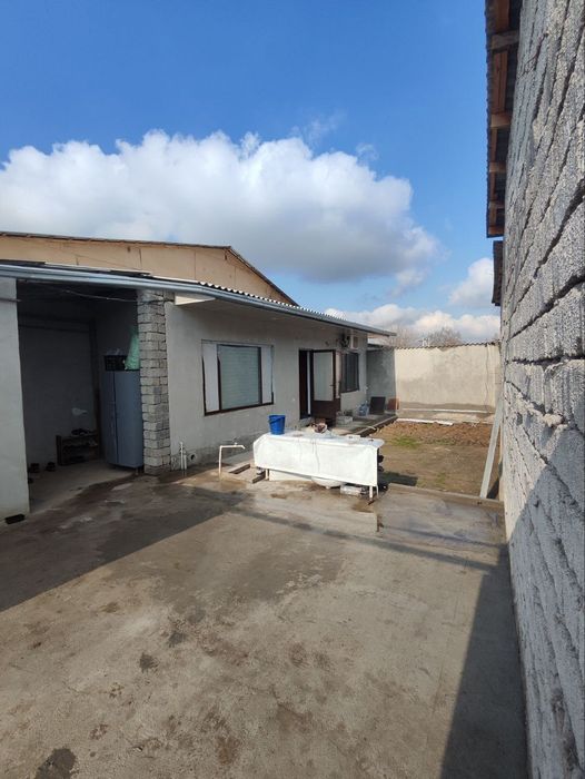 Уй сотилади. Срочно Урта чирчик хокимятига якин жой к