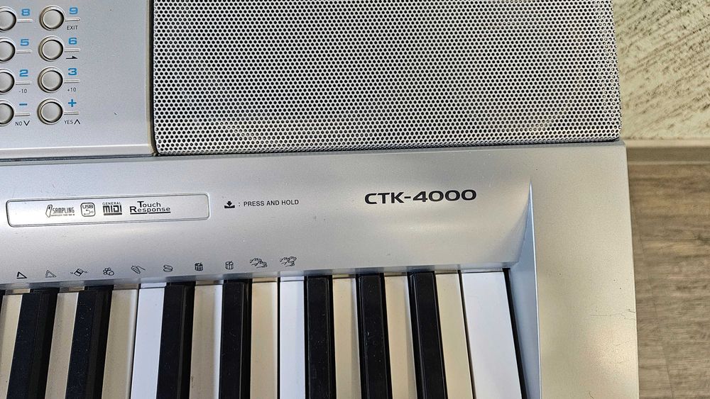 Синтезатор/пианино Casio