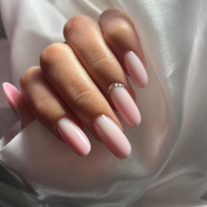 Manichiura/unghii gel/semi/pedi/pensat la locatie sau la domiciliu dv.