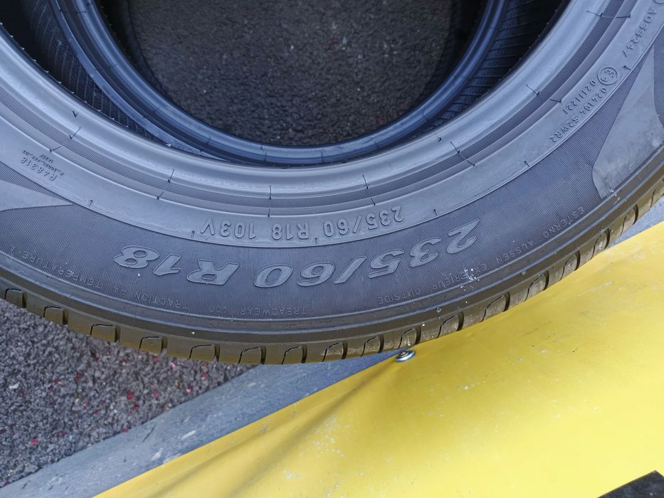 235.60.18 Pirelli Vara Second-hand