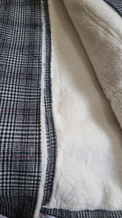 Пальто мехли Брендовий Хитой М размер озгина кийилган Уступка есть