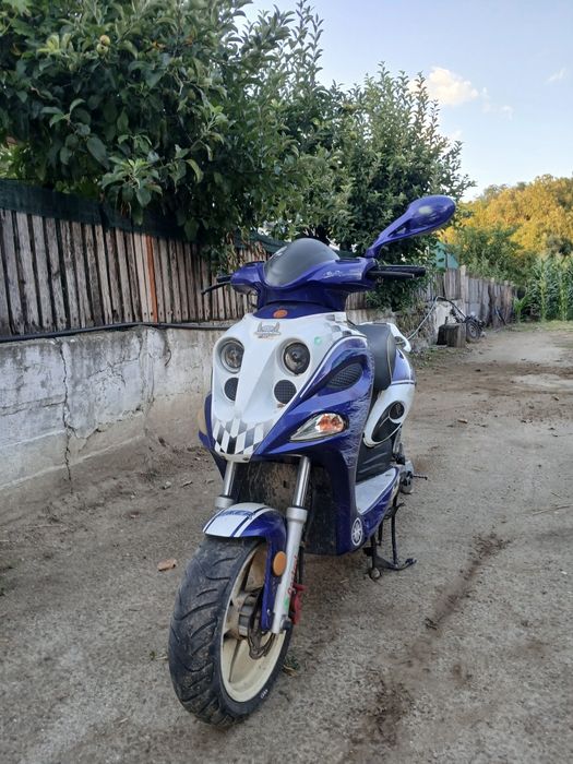 Vând scuter 49 cc 2t