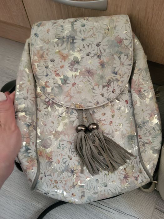 чанти и раници естесвина кожа 15-35 евро