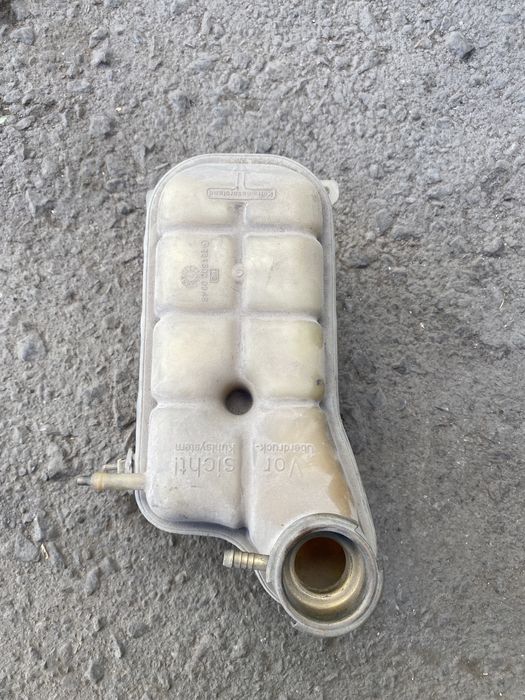 Расширительный бачок Мерседес 124