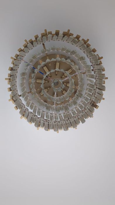 Lustre de vanzare
