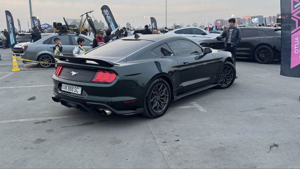 Ford Mustang EcoBoost 2.3 turbo 2021г 40.000миль