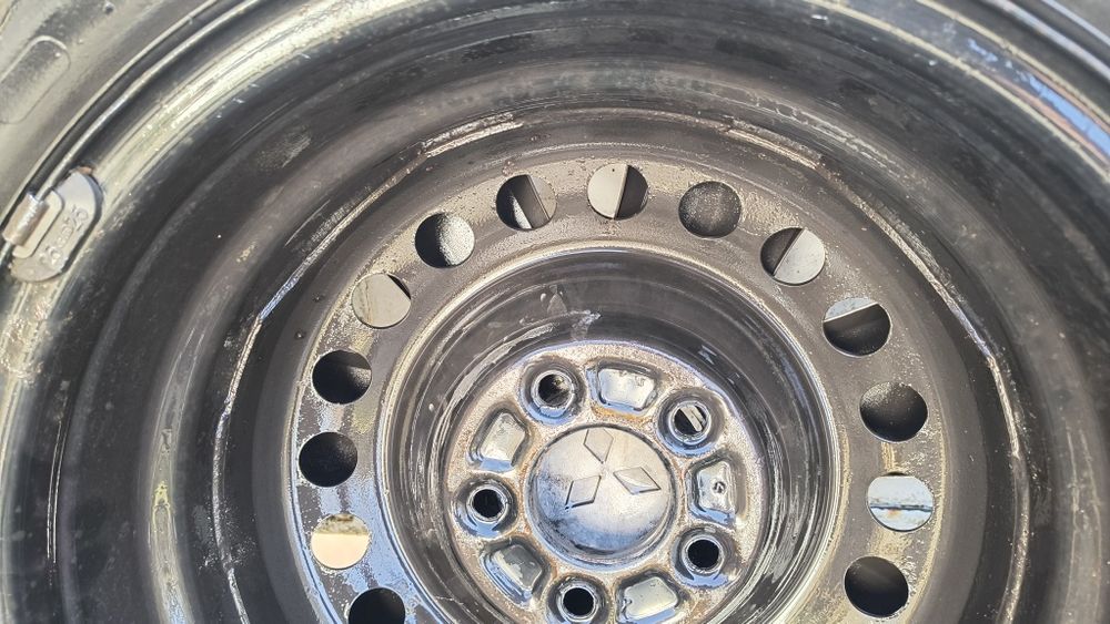 80€ за 3 бр зимни гуми с джанти 215/65 R16.