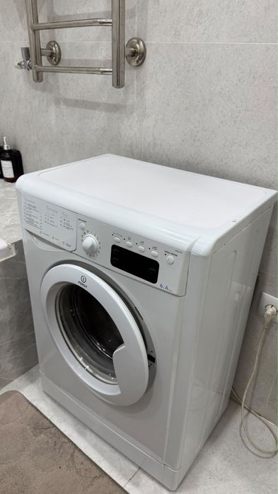 Стиральная машина рабочая Indesit