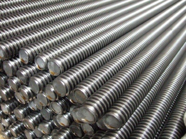 Шпилька резьбовая разного размера.