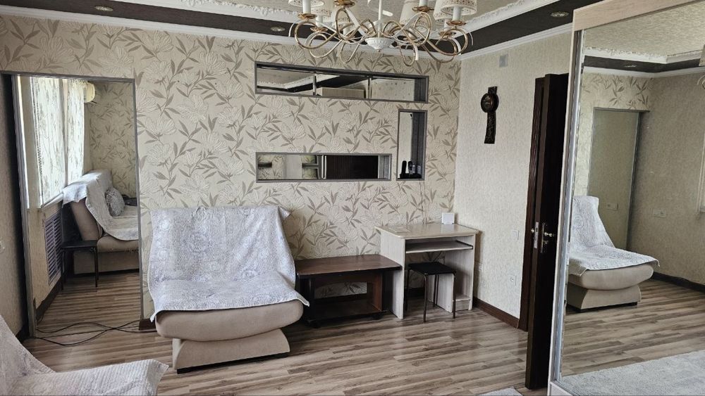 Navoiy shahar markazida 2 xonali tayyor jihozlari bilan uy sotiladi