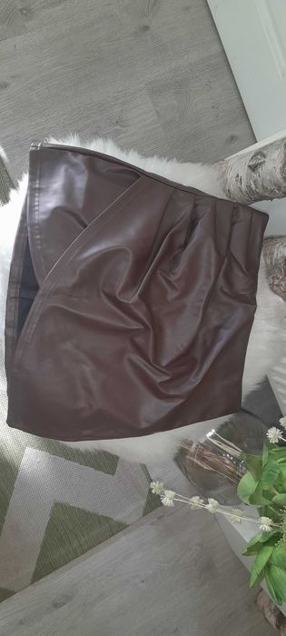 Fusta mini maro ciocolata / imitatie piele (M) - NOU (cu eticheta)