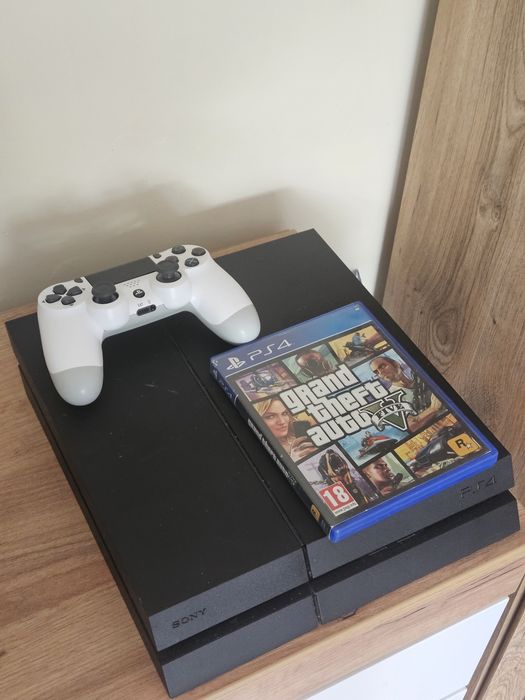 PlayStation 4 1TB + контролер + GTA V – сменена термо паста