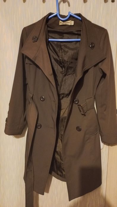 Продам плащ,  42,44 размеры.  Состояние хорошее.
