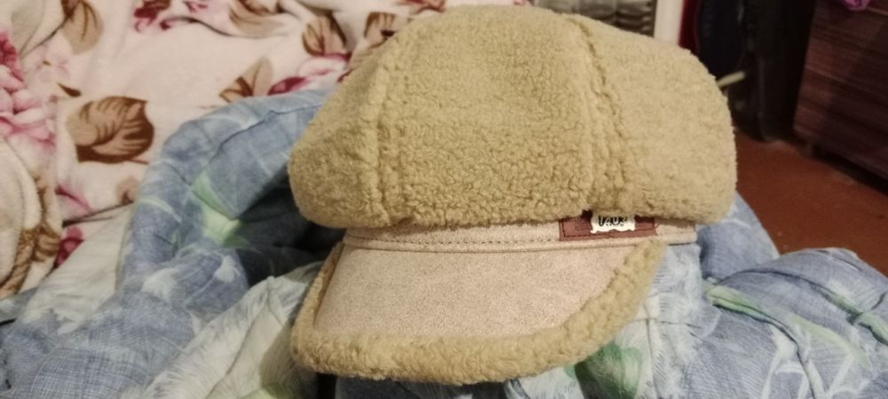 Продаю головные уборы