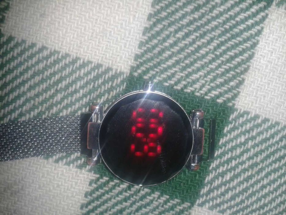 Электроные магнитные часы