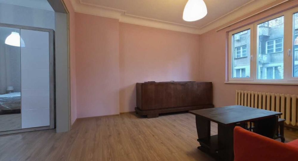 Дава се под наем Двустаен апартамент в София, Център - 56 кв.м за 652.29 € - Снимка #1