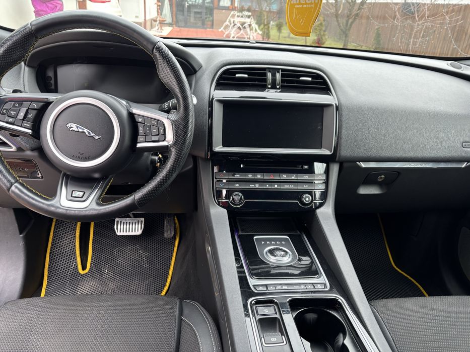 Jaguar F Pace R sport 2017