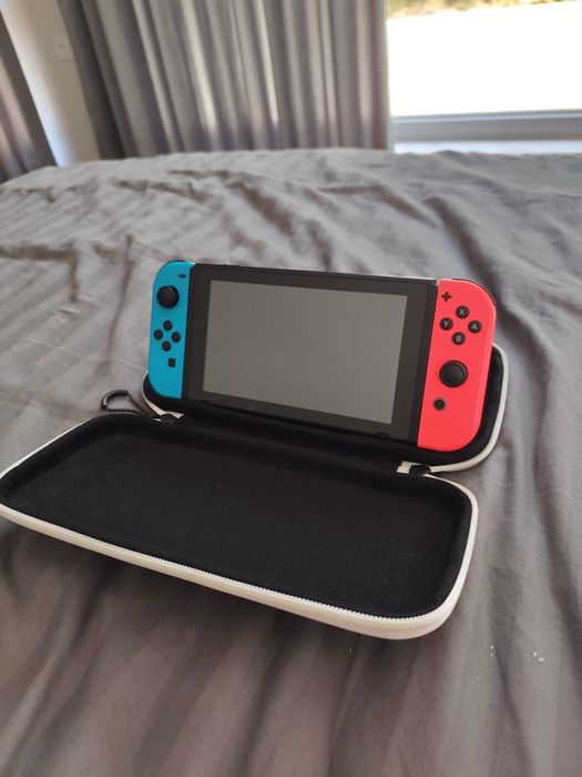 Nintendo switch 1 с калъф и игри