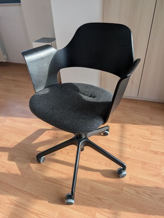 Scaun Birou Ikea Fjallberget 2024 negru cu roti rotile