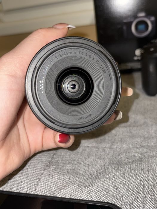 Canon EOS R50 - фотоапарат като нов