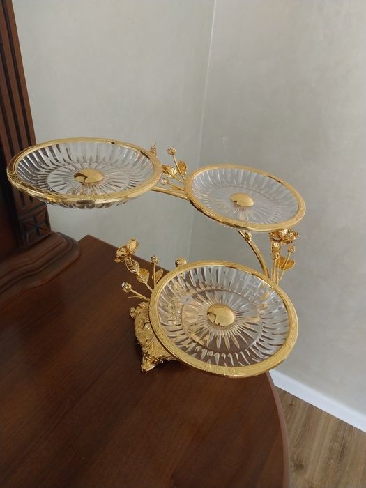 Продам тортница, минажница и этажерки