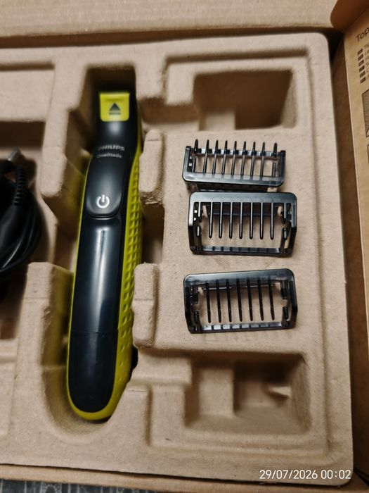 Продавам тример Philips OneBlade в отлично състояние!
