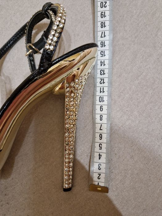 Дамски обувки на висок ток