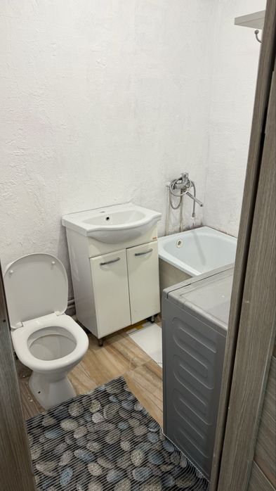 2 бөлмелі пәтер ұзақ мерзімге жалға беріледі.