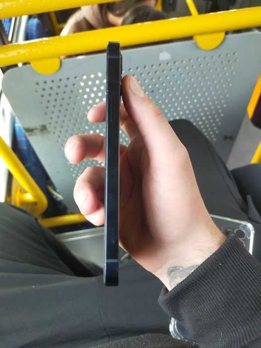 Iphone 12 64gb.   ,,