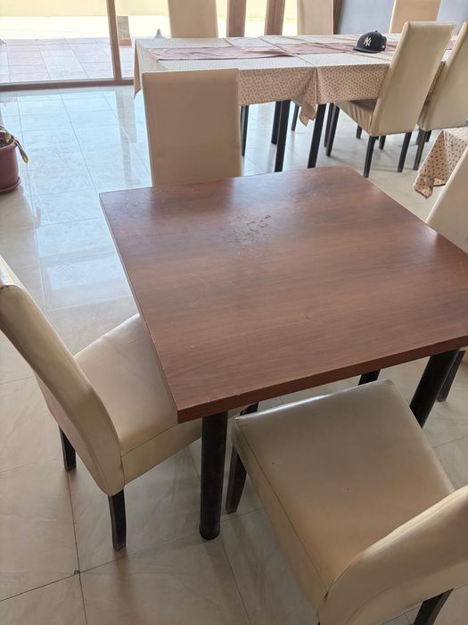 Vând mese-scaune-mobilier