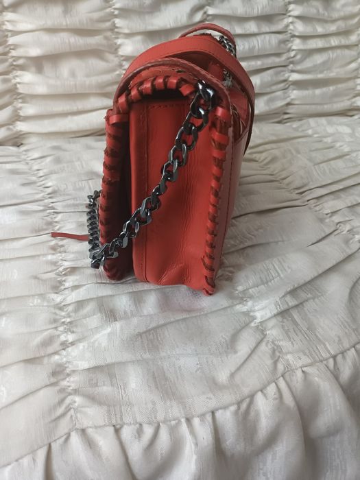 Дамска чанта на ZARA.