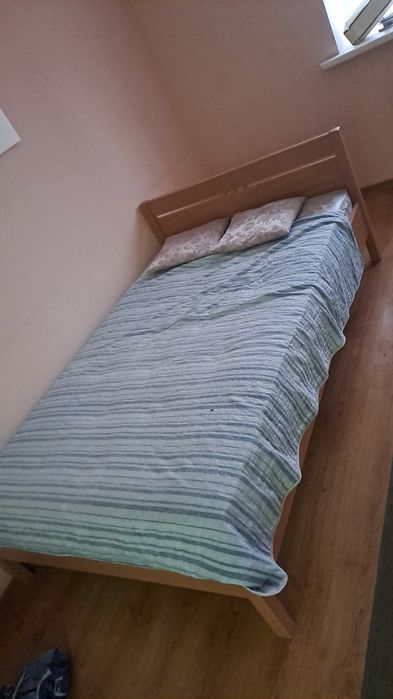 Кровать с матрасом