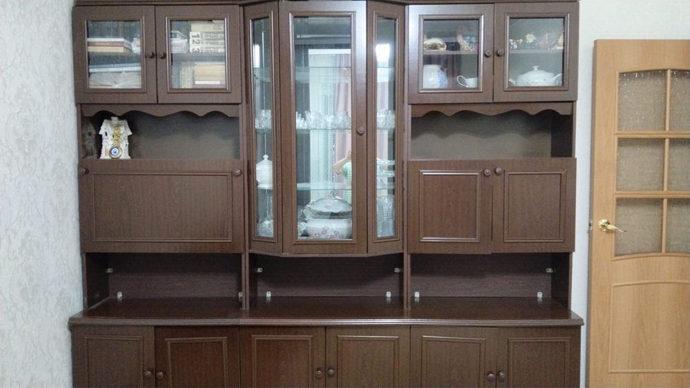Секционный шкаф для гостиной