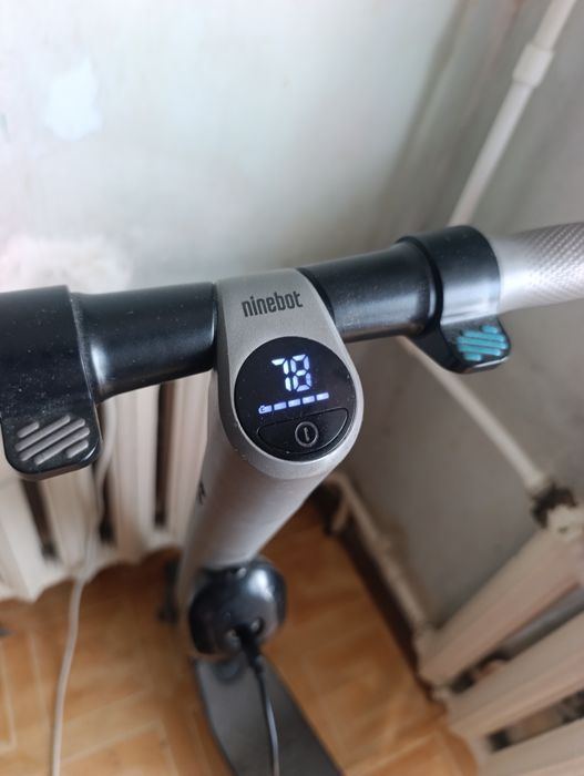 Продам электросамокат ninebot .
