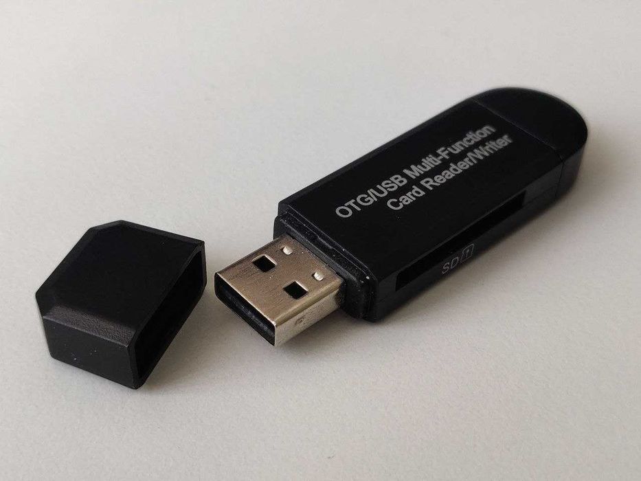 Четец за SD / micro SD карта, Card Reader за телефон или компютър