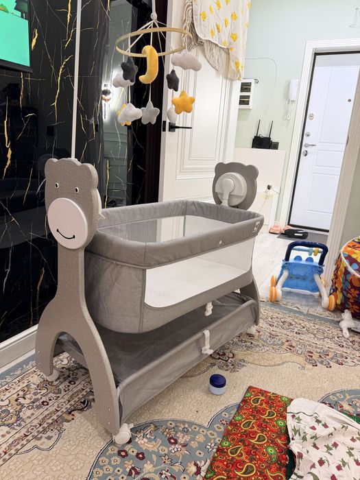 Детская люлька-манеж с маятником и мобилью