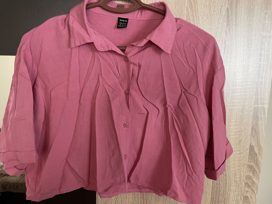 Розова къса риза