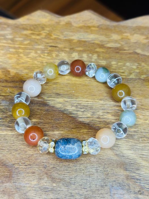 Гривни от естествени камъни и кристали