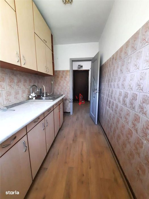 2 camere semidecomandat, etaj intermediar Parcul National