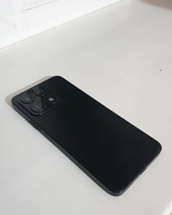 Honor x8a 6/128 .