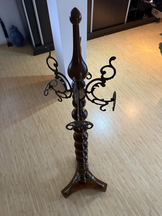 Cuier din lemn masiv