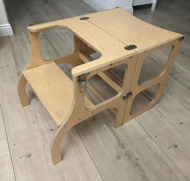 Turn de invatare Montessori 2 in 1 cu masuta si scaun inclus