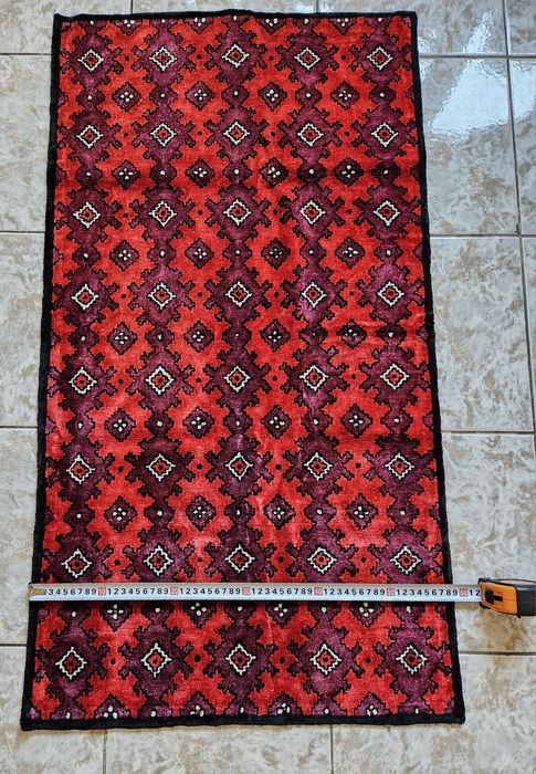 Килимчета за под и стена с размери 110/70 см. Чисто нови! Автентични!