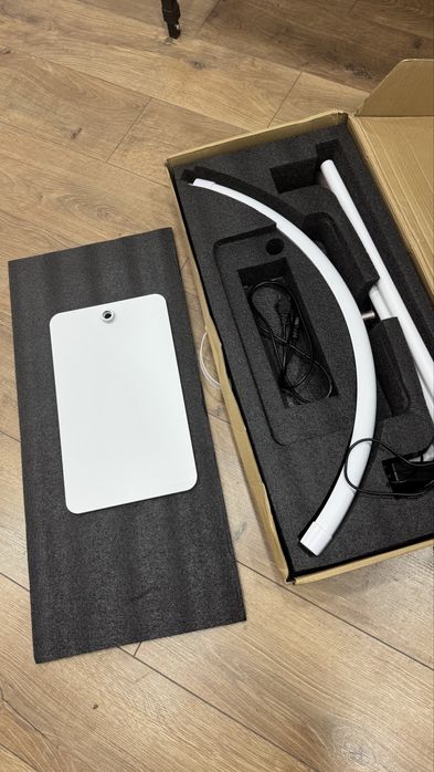 Продам белую Led лампу Luna