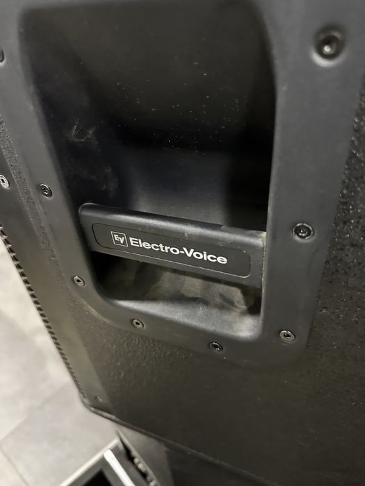 Vand 2 Boxe Active petrecere 1000 wati fiecare - Electro Voice ELX112P