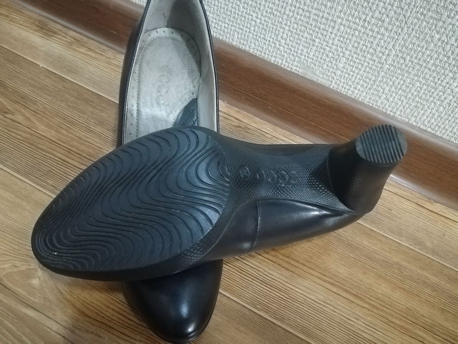 Шикарные туфли Ecco 39