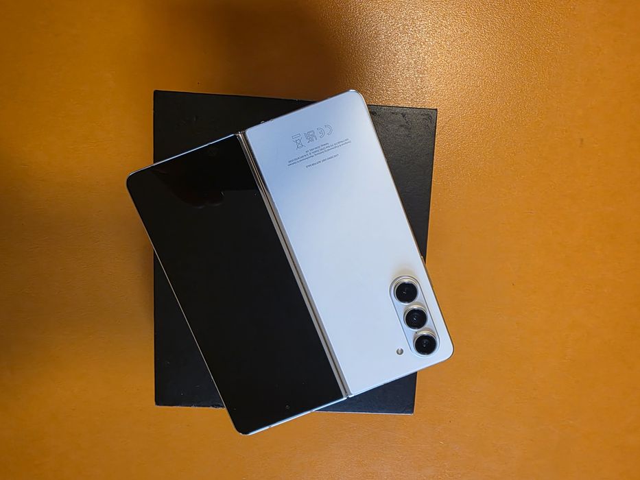 Samsung Fold5 5G 512gb 12gb ram Cream resigilat garantie factura bonus