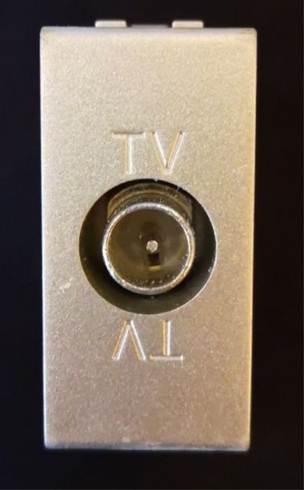 Bticino seria Light Tech: Variator și Priza TV coaxial
