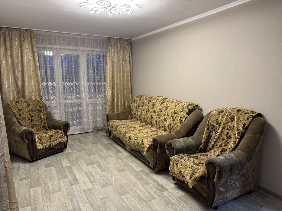 Отдам два кресла и раскладной диван